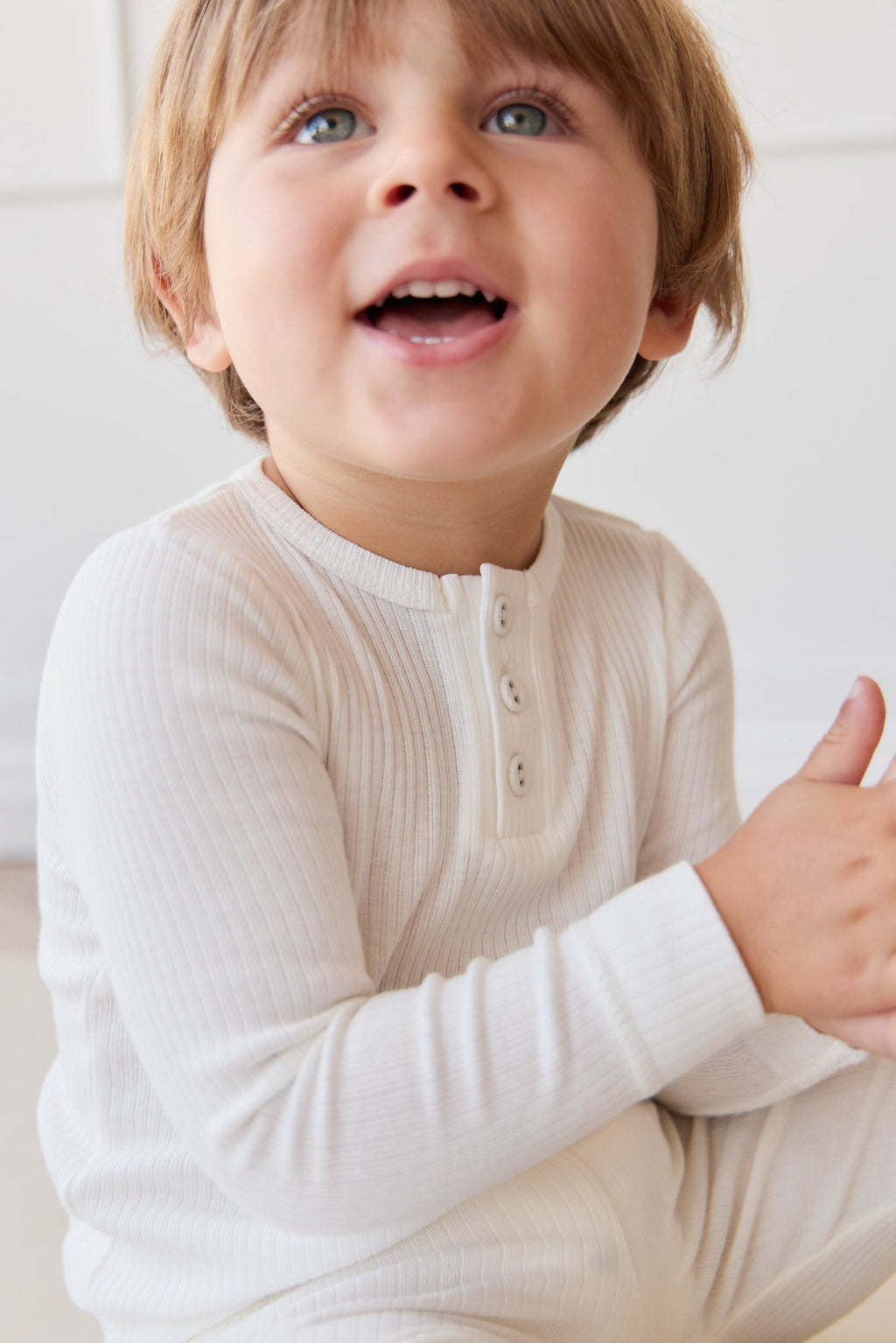 Henley à manches longues en coton modal uni Everyday Milk avec extensibilité douce et résistance aux taches pour enfants de 6 mois à 10 ans