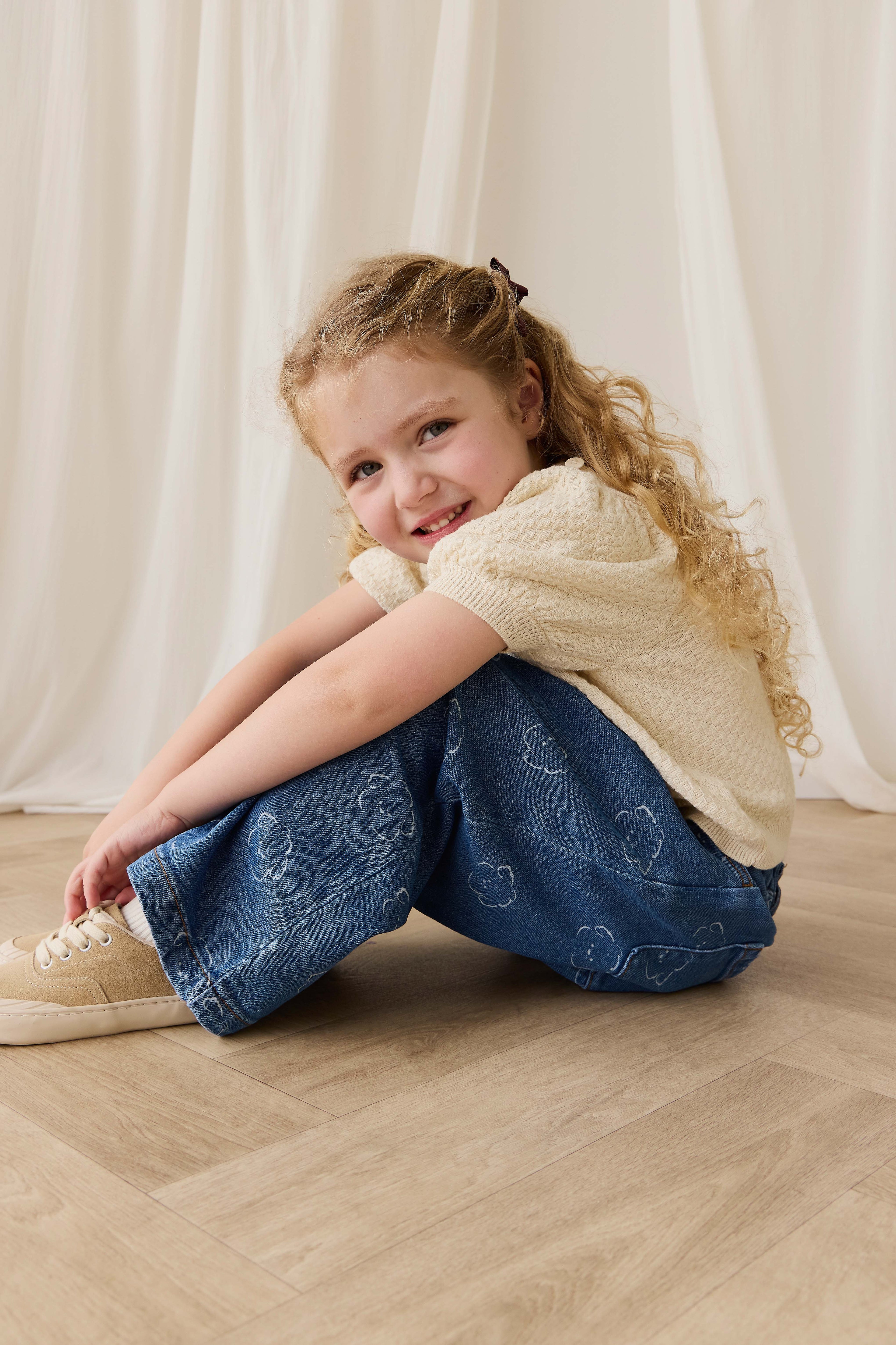 Haut smocké romantique en coton uni Cornsilk avec manches bouffantes et tricot texturé pour enfants de 6 mois à 10 ans