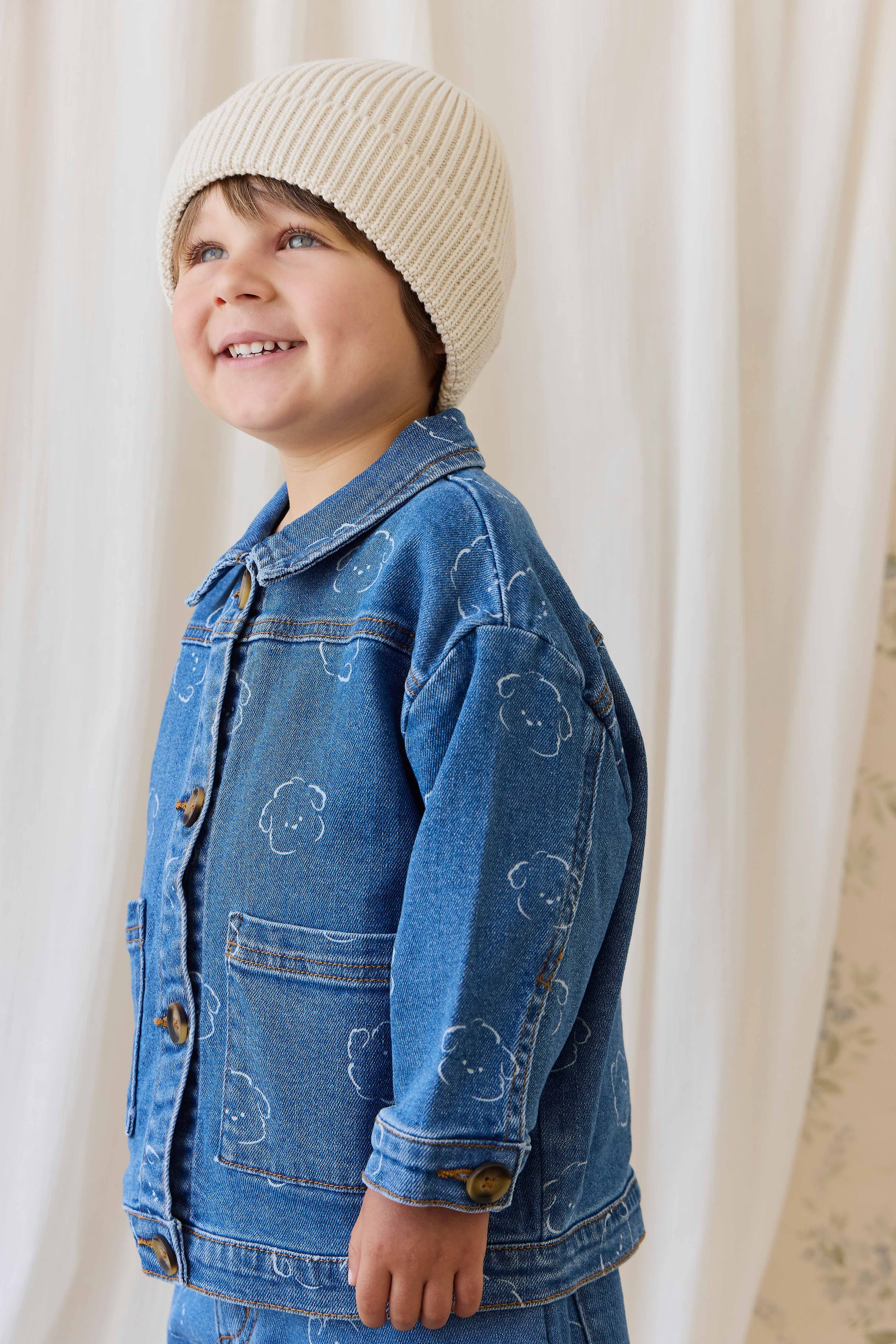 Veste en jean en coton recyclé bleu décontracté à motif intégral avec encolure à volants et poches plaquées pour enfants de 6 mois à 10 ans