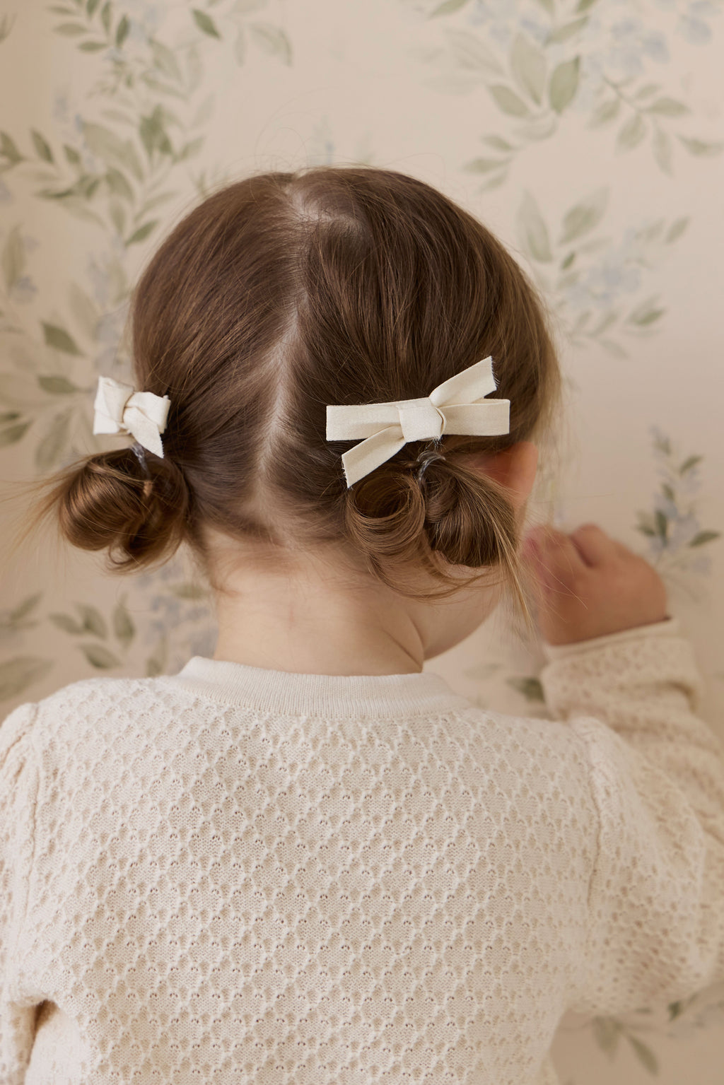 Cardigan en coton tricoté motif losanges classique vanille avec boutonnage avant et poignets côtelés pour enfants de 6 mois à 10 ans