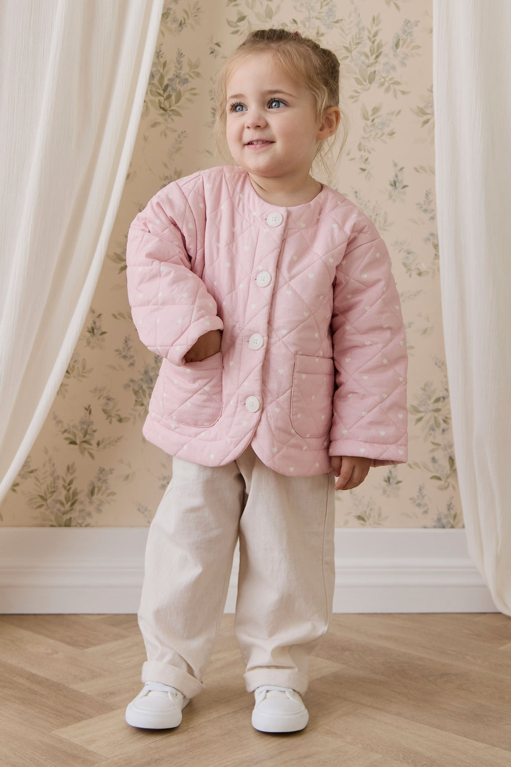 Veste en coton matelassée rose blush romantique à imprimé cœurs avec boutonnage et poches plaquées pour enfants de 6 mois à 10 ans