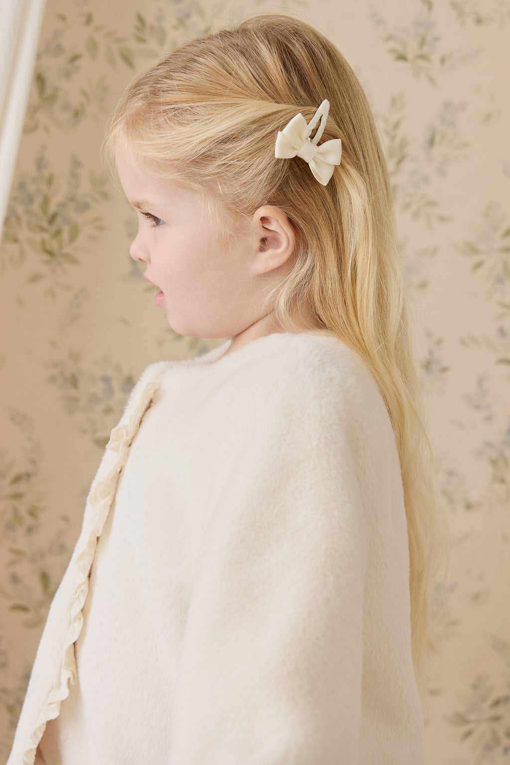 Blouson matelassé classique en polyester vanille uni avec boutons et poches plaquées pour enfants de 6 mois à 10 ans