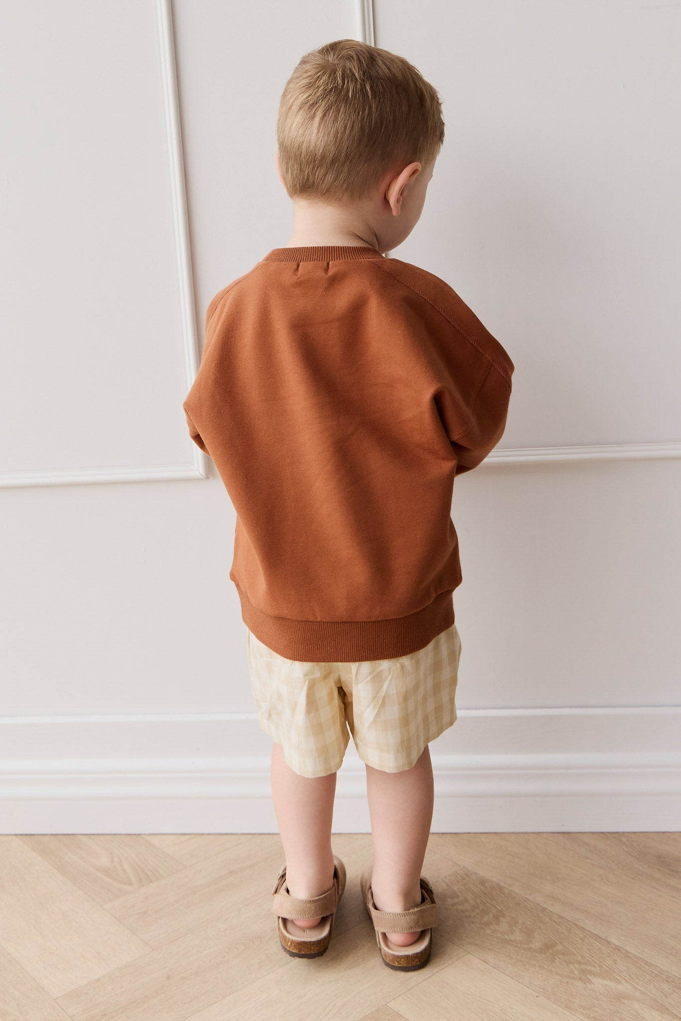 Short décontracté en vichy kaki pâle de coton bio extensible avec taille élastique pour enfants de 6 mois à 8 ans