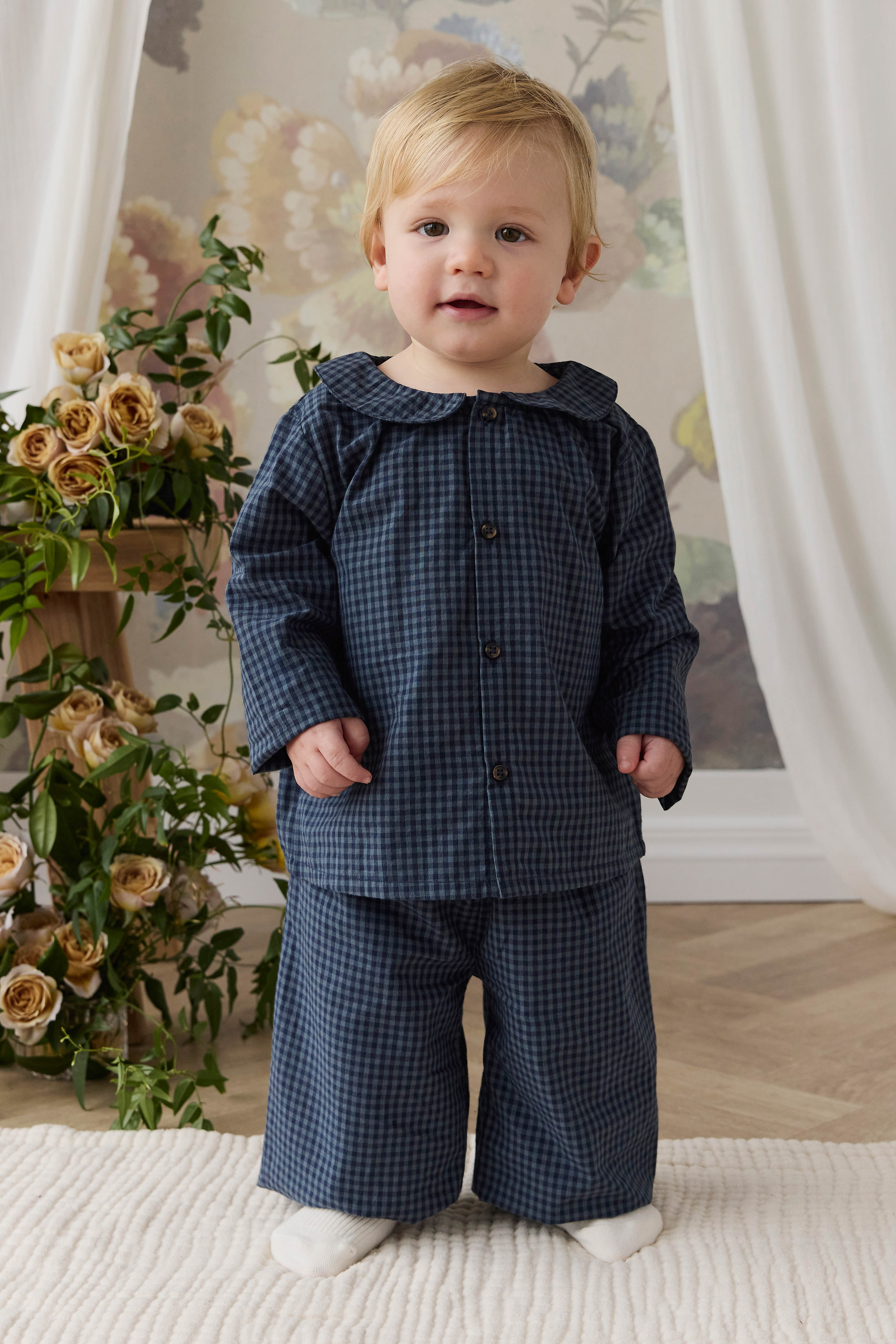 Haut en coton biologique à carreaux vichy marine vintage, col Peter Pan et boutonnage sur le devant pour bébés de 0 à 3 ans