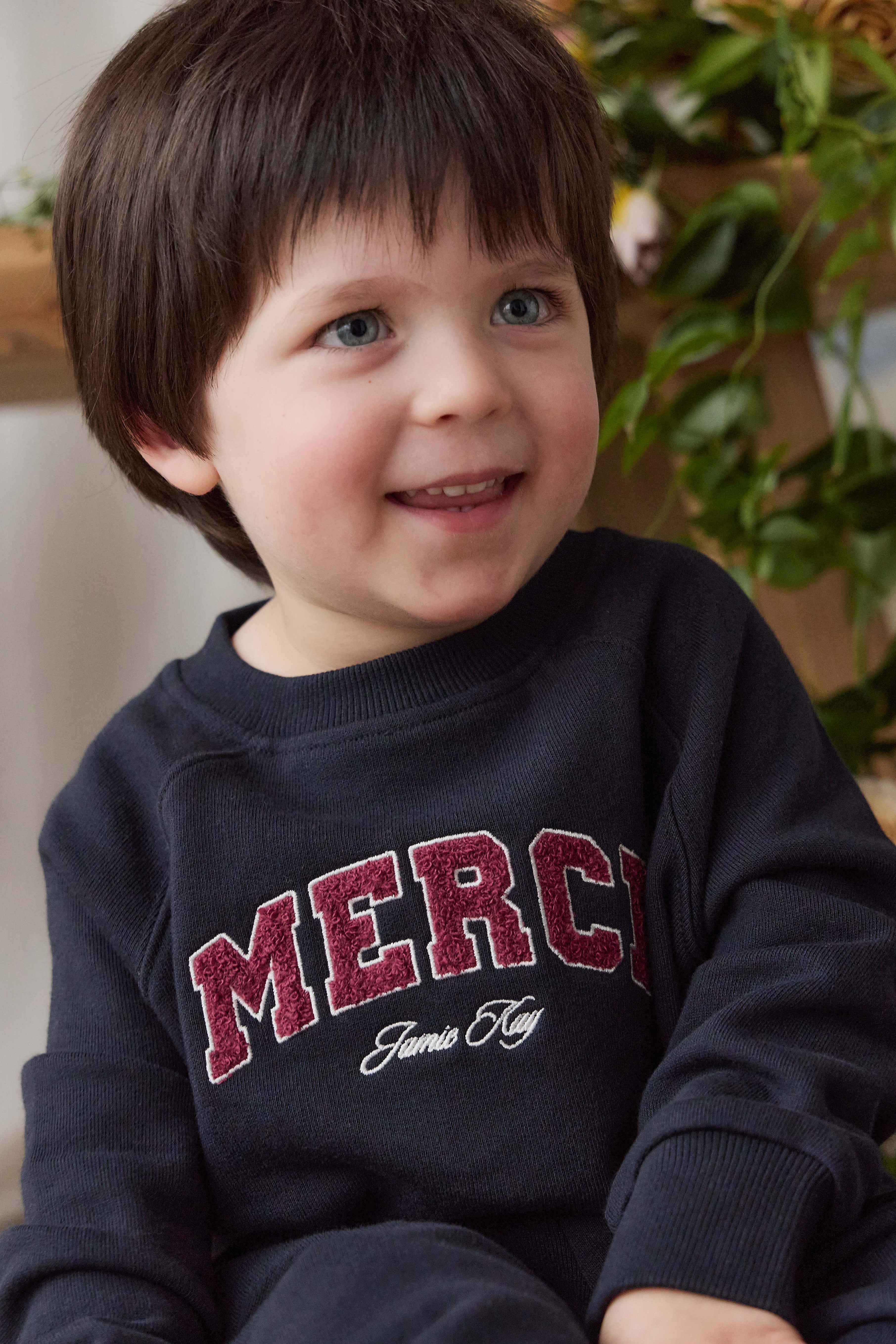 Sweat-shirt décontracté brodé en coton biologique bleu marine avec encolure et poignets côtelés pour enfants de 6 mois à 8 ans