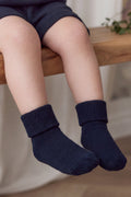 Chaussettes classiques bleu marine côtelées en mélange de coton avec légère élasticité et finition douce, de la naissance à 8 ans.