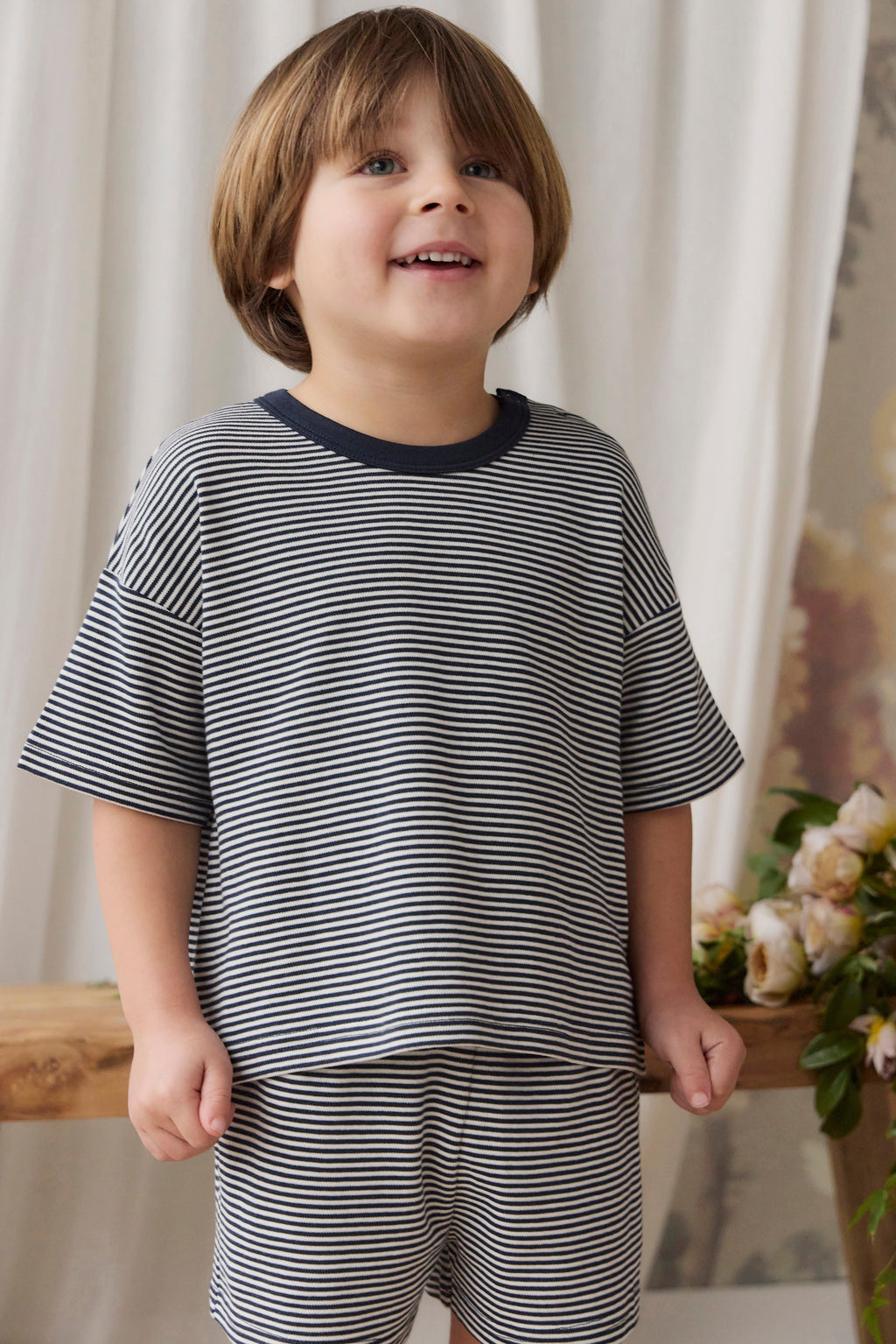 Short décontracté en coton Pima rayé nuage et marine avec taille élastiquée pour bébés et enfants de 0 à 8 ans