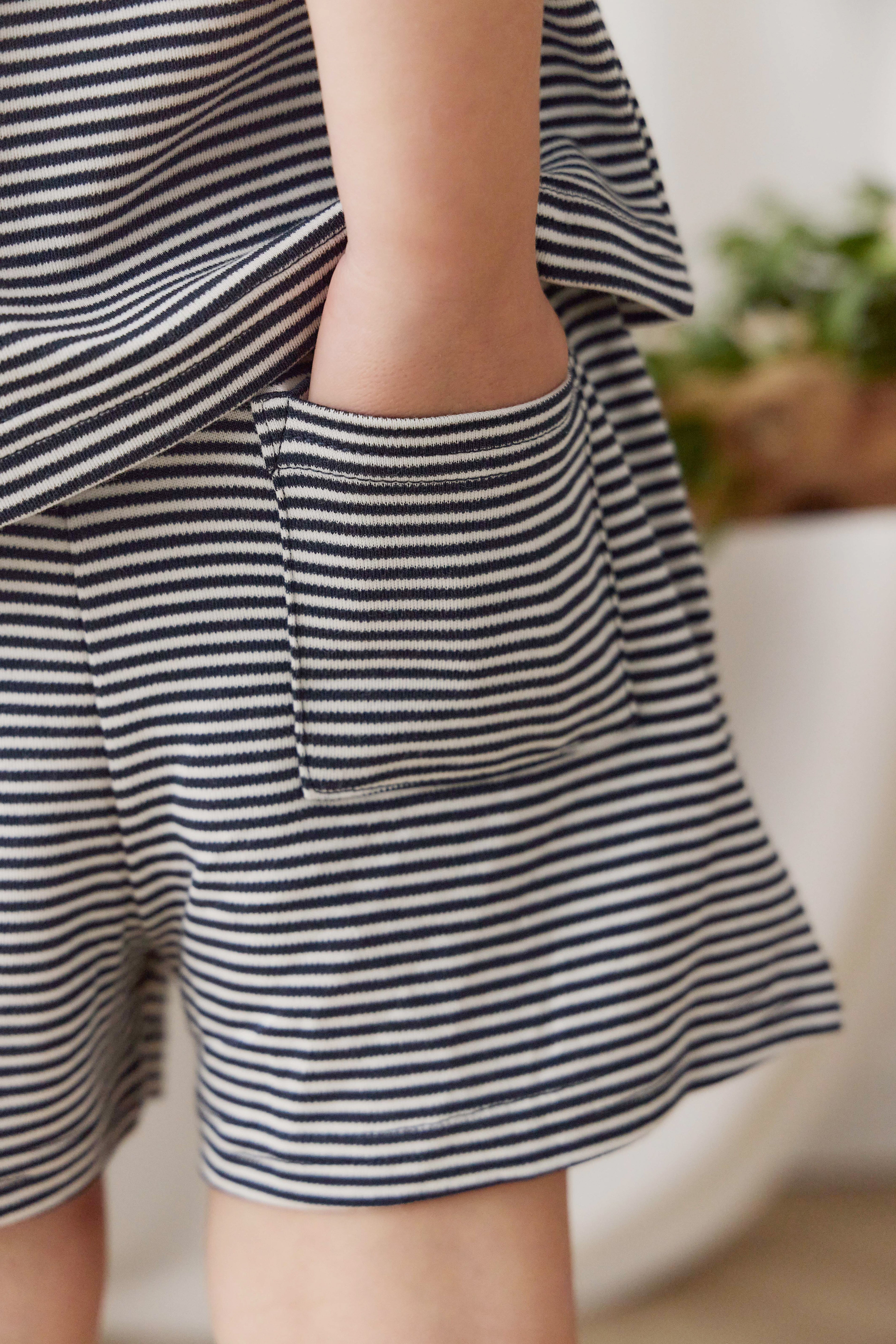 Short décontracté en coton Pima rayé nuage et marine avec taille élastiquée pour bébés et enfants de 0 à 8 ans