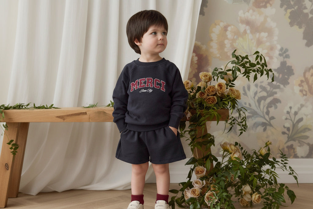 Sweat-shirt décontracté brodé en coton biologique bleu marine avec encolure et poignets côtelés pour enfants de 6 mois à 8 ans