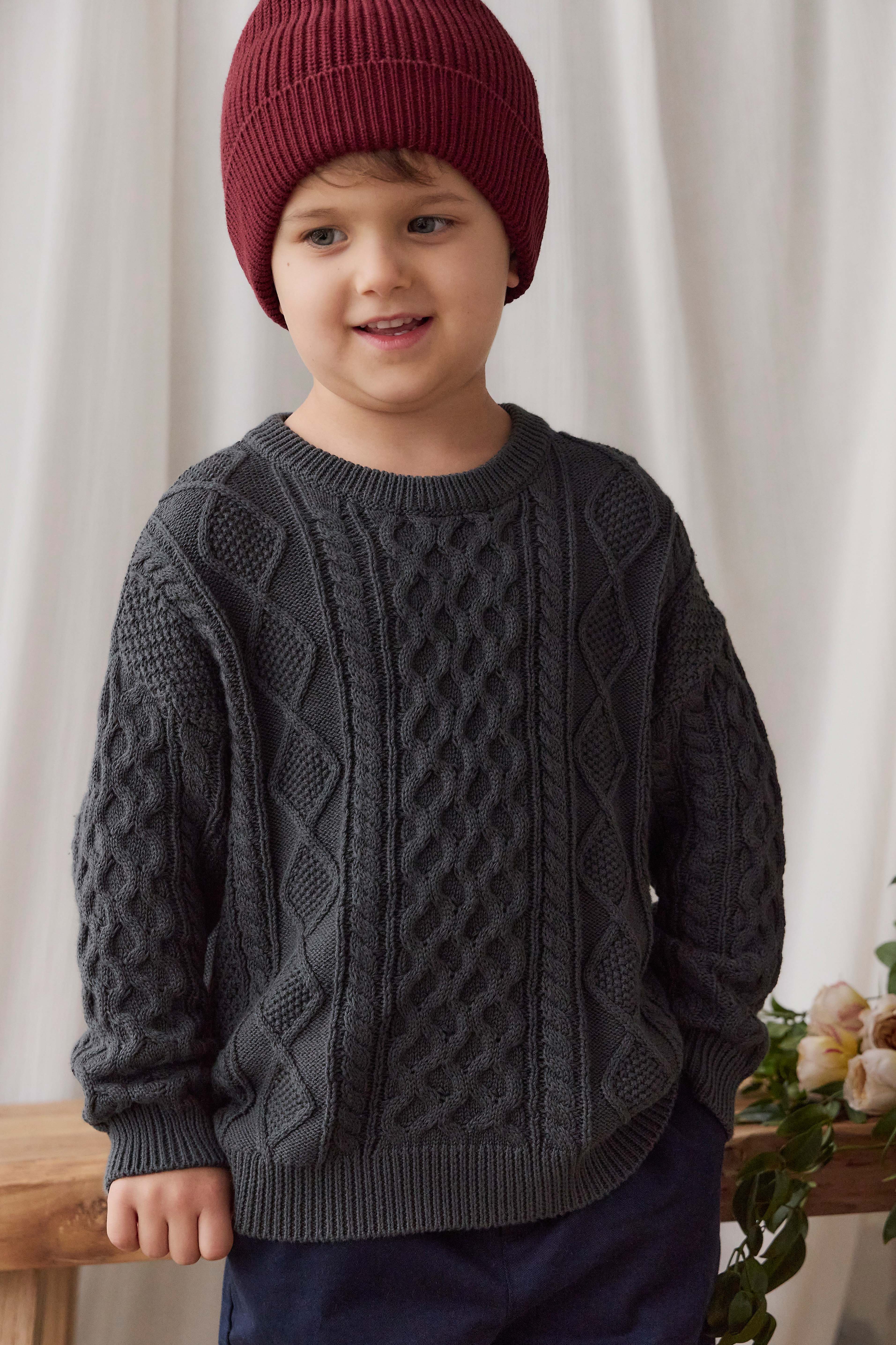 Pull en coton tricoté torsadé marron terre classique avec col rond et poignets côtelés pour enfants de 6 mois à 8 ans