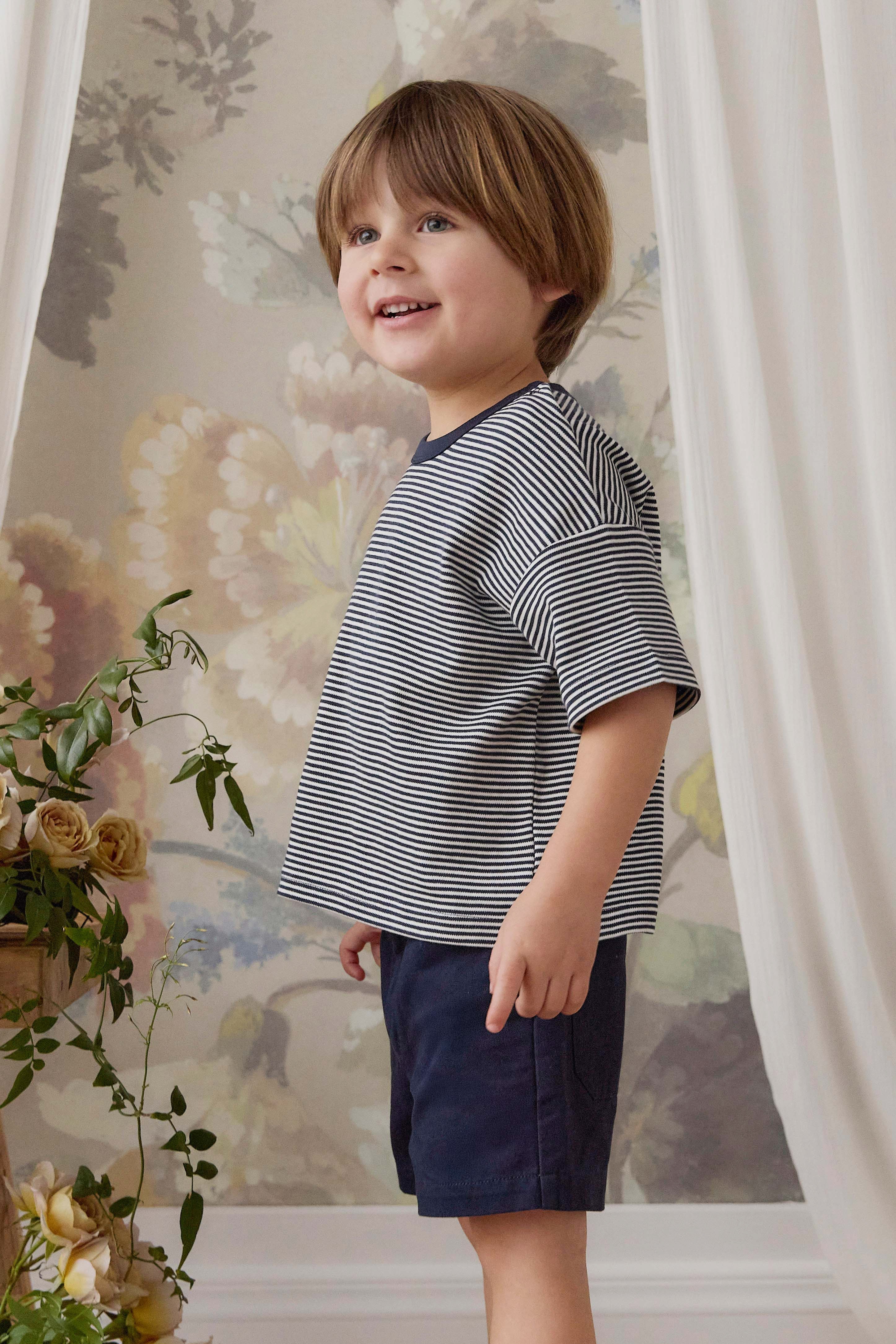 Short en coton uni bleu marine ajusté avec taille élastiquée et fermeture boutonnée pour enfants de 6 mois à 8 ans