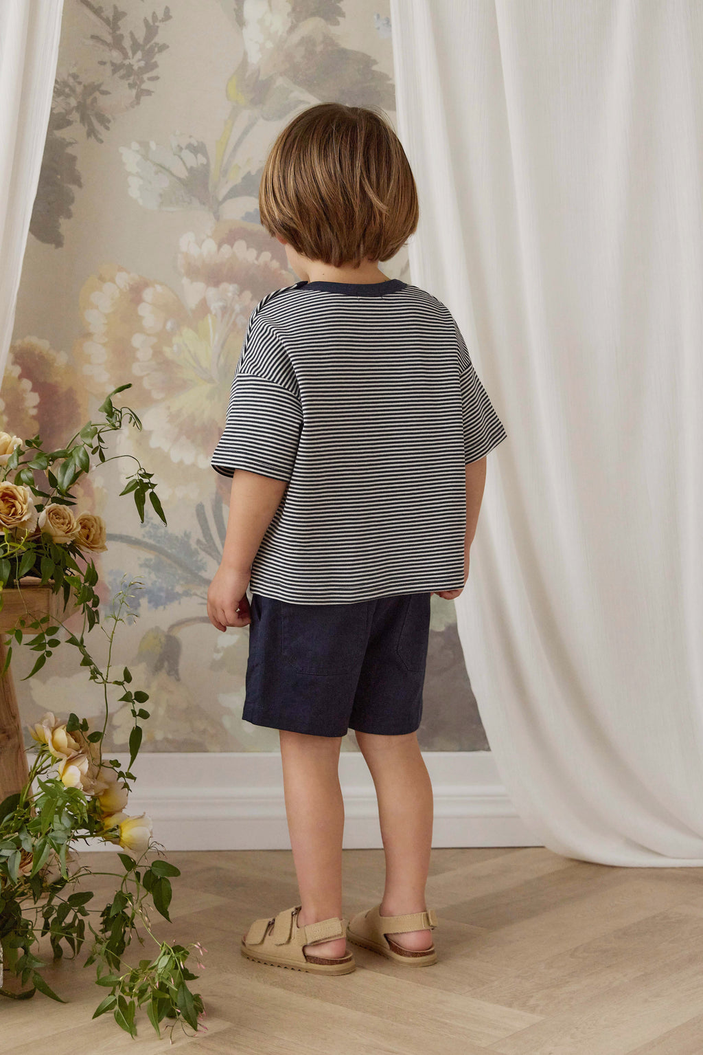 Short en coton uni bleu marine ajusté avec taille élastiquée et fermeture boutonnée pour enfants de 6 mois à 8 ans