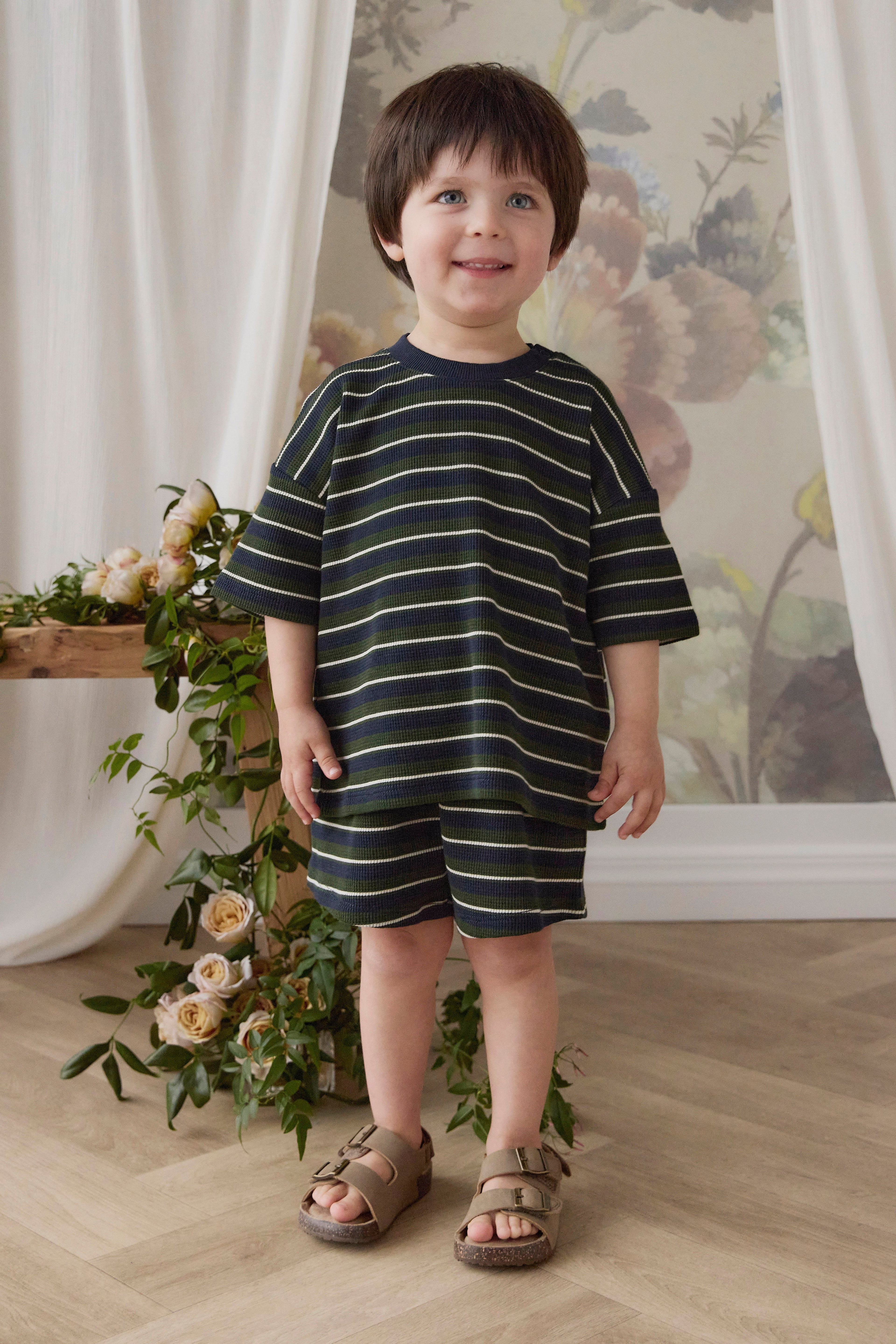 Short en coton biologique gaufré à rayures maritimes bleu marine décontracté avec taille élastique et cordon de serrage pour enfants de 6 mois à 8 ans