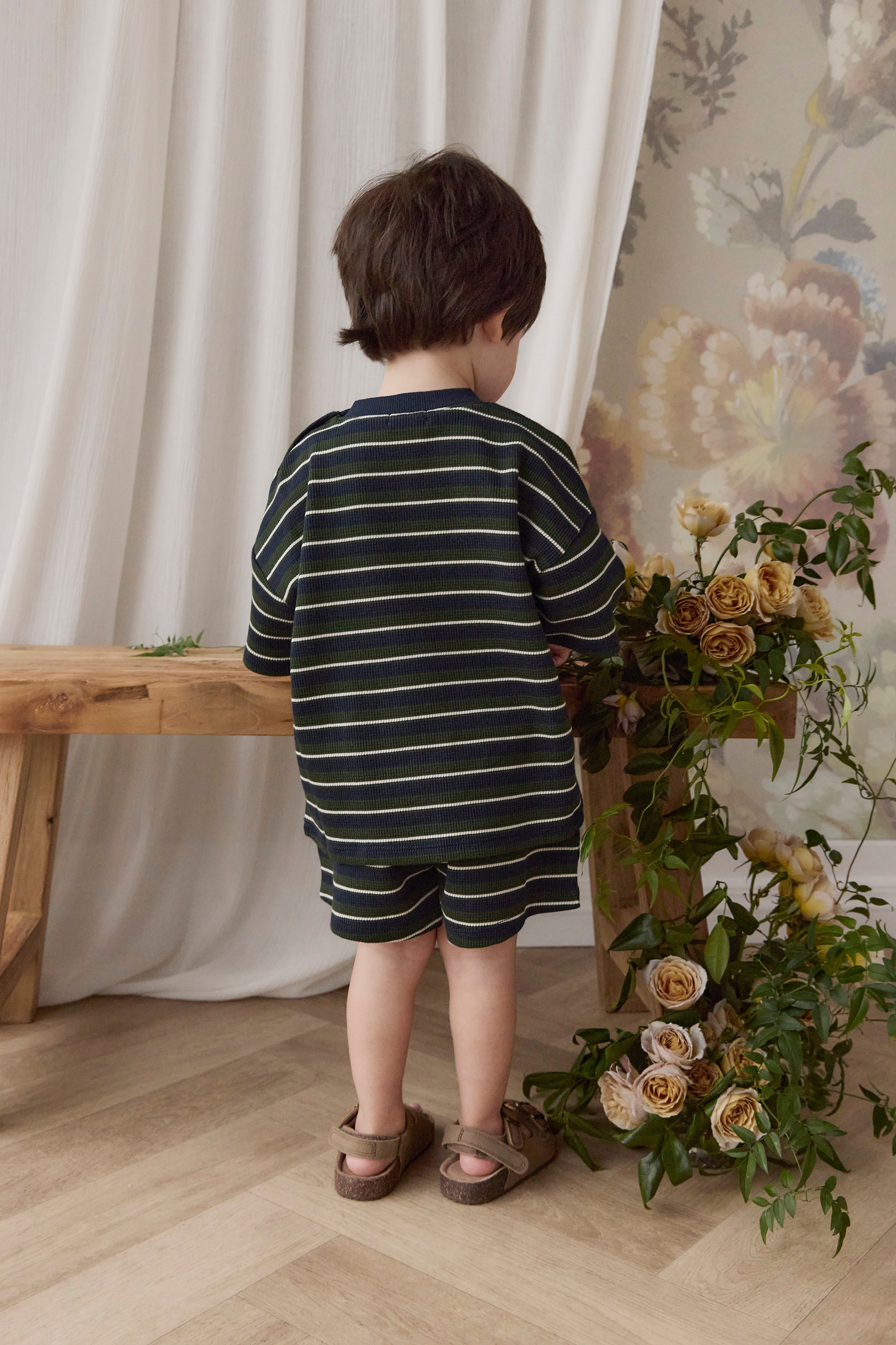 Short en coton biologique gaufré à rayures maritimes bleu marine décontracté avec taille élastique et cordon de serrage pour enfants de 6 mois à 8 ans
