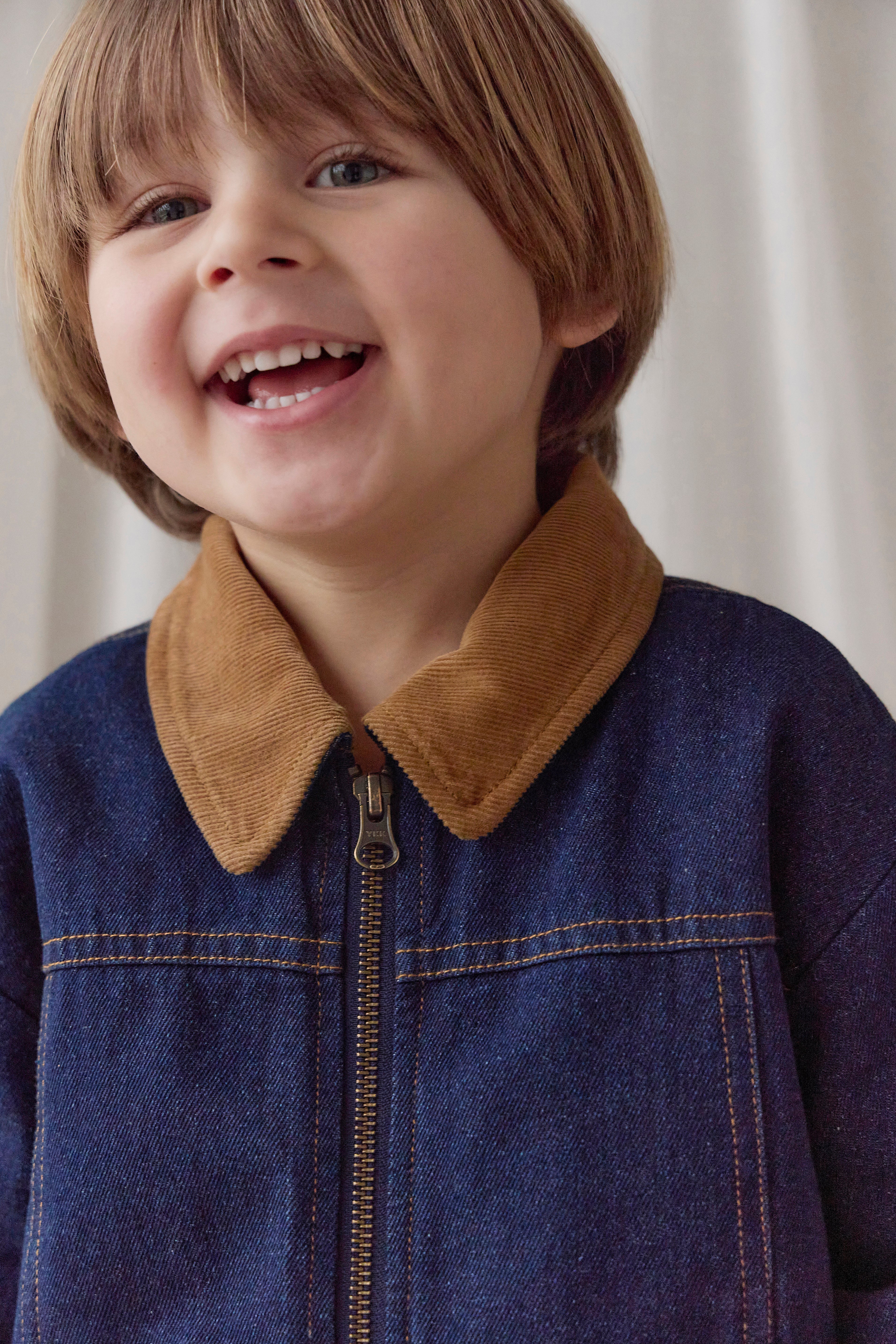 Veste classique en jean de coton indigo uni avec col en velours côtelé et fermeture éclair pour enfants de 6 mois à 8 ans