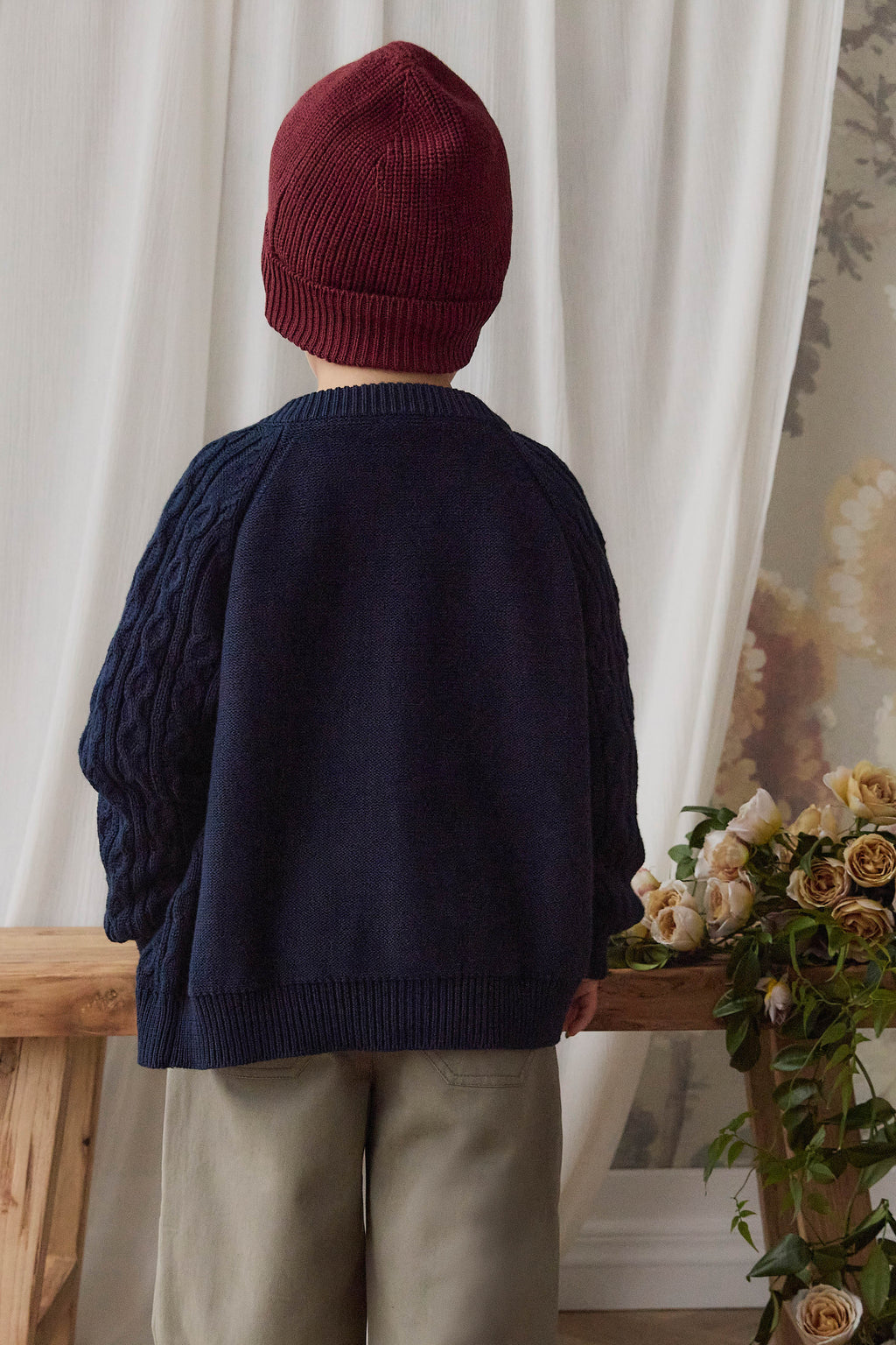 Cardigan en coton tricoté torsadé bleu marine classique avec patte de boutonnage et finitions côtelées pour enfants de 6 mois à 8 ans