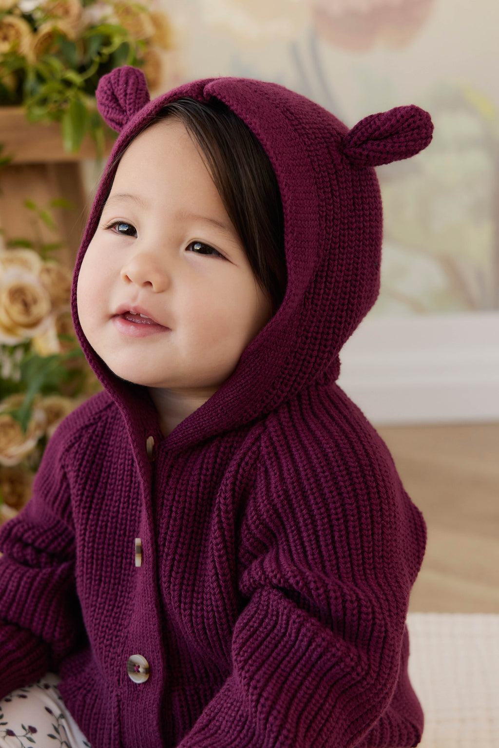 Cardigan douillet en maille de coton uni mûre foncée avec capuche, détails oreilles et boutonnage sur le devant, pour enfants de 0 à 6 ans