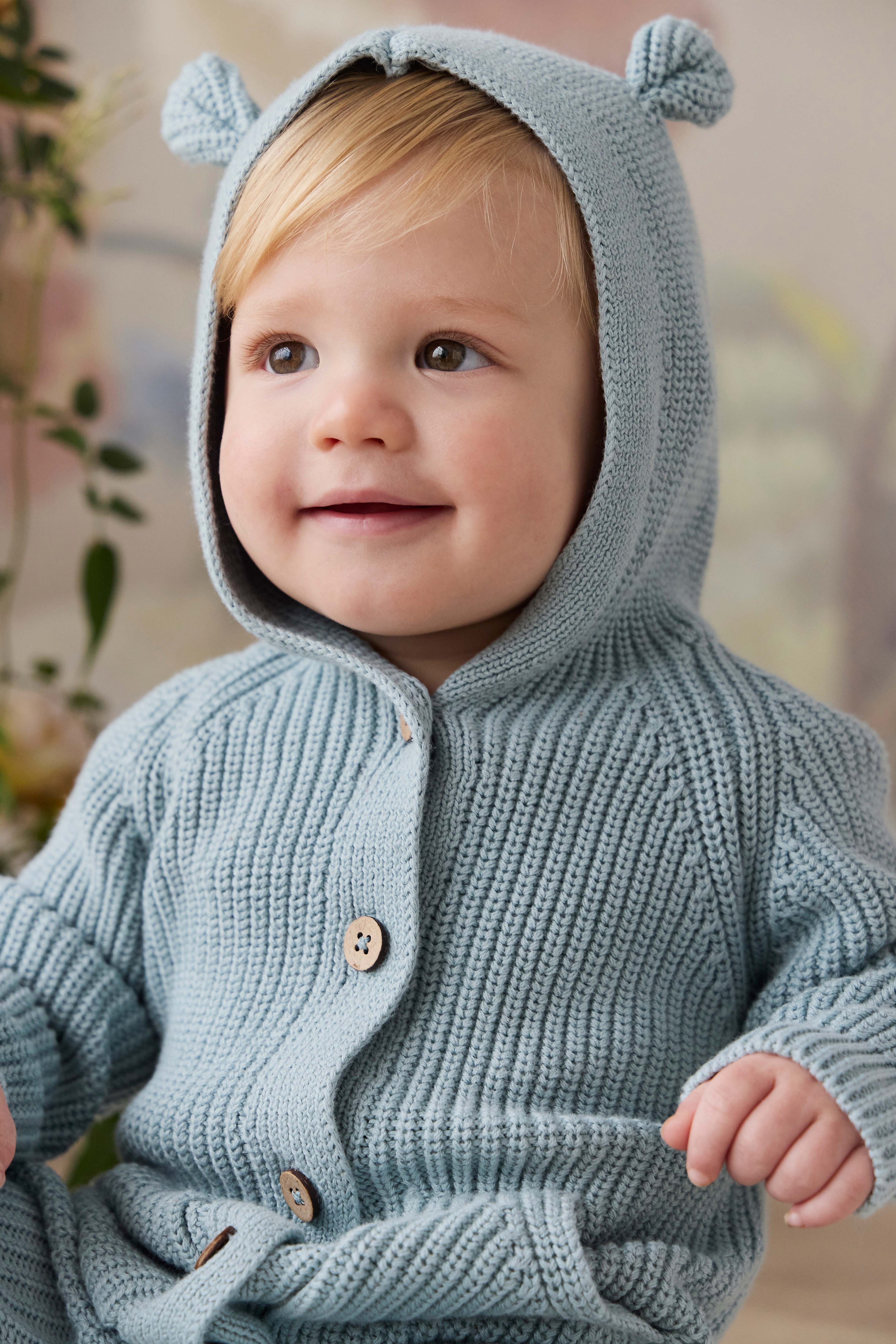 Grenouillère à capuche en tricot de coton uni bleu poudré douillette avec détails oreilles et poignets côtelés pour bébés 0-3 ans