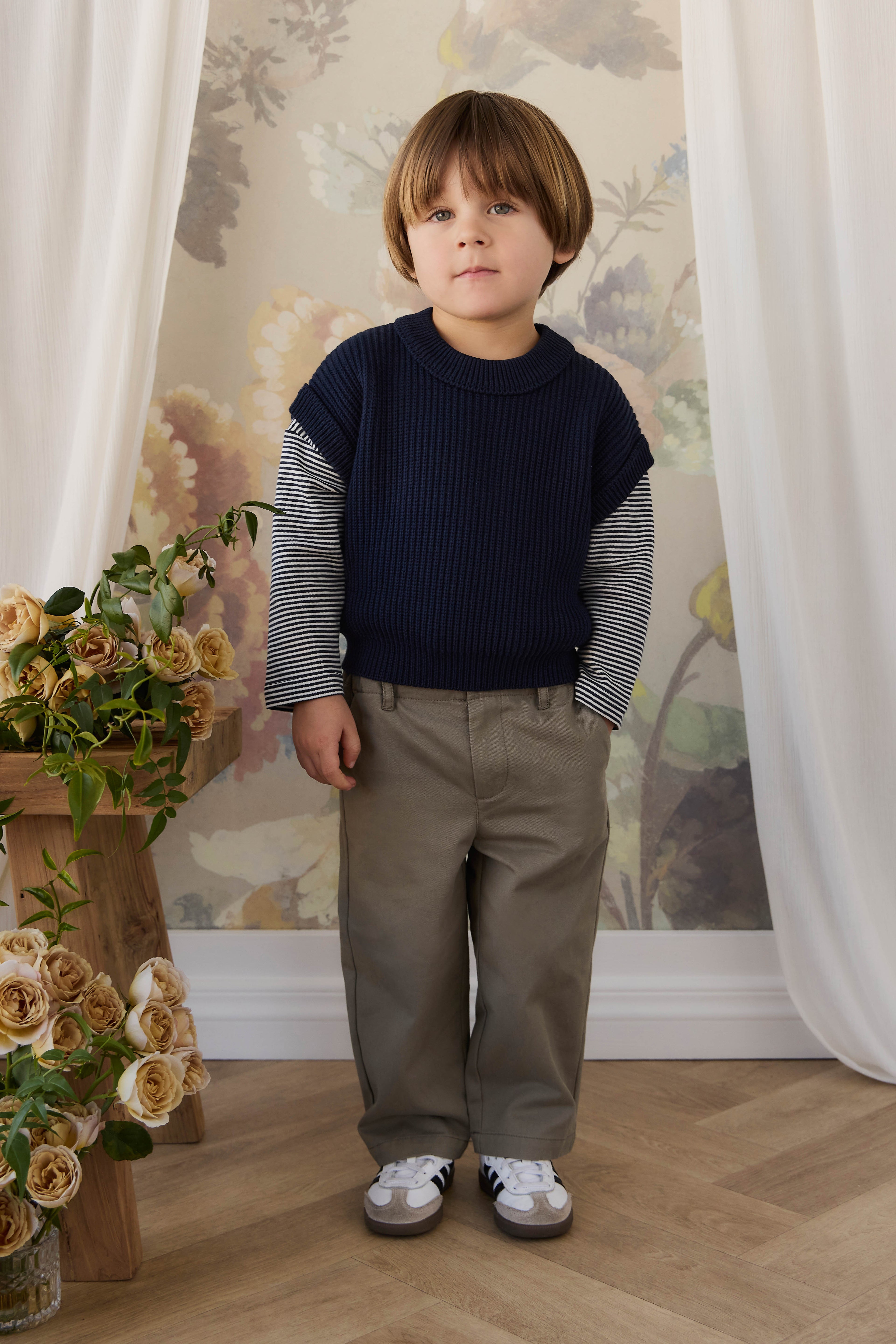 Pantalon en coton uni vert terreux sur mesure avec taille élastique et fermeture boutonnée pour enfants de 6 mois à 8 ans