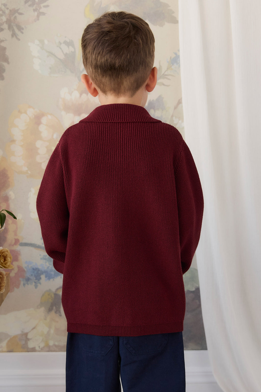 Veste en tricot de coton texturé classique, couleur bordeaux, avec boutonnage et poches plaquées pour enfants de 6 mois à 8 ans