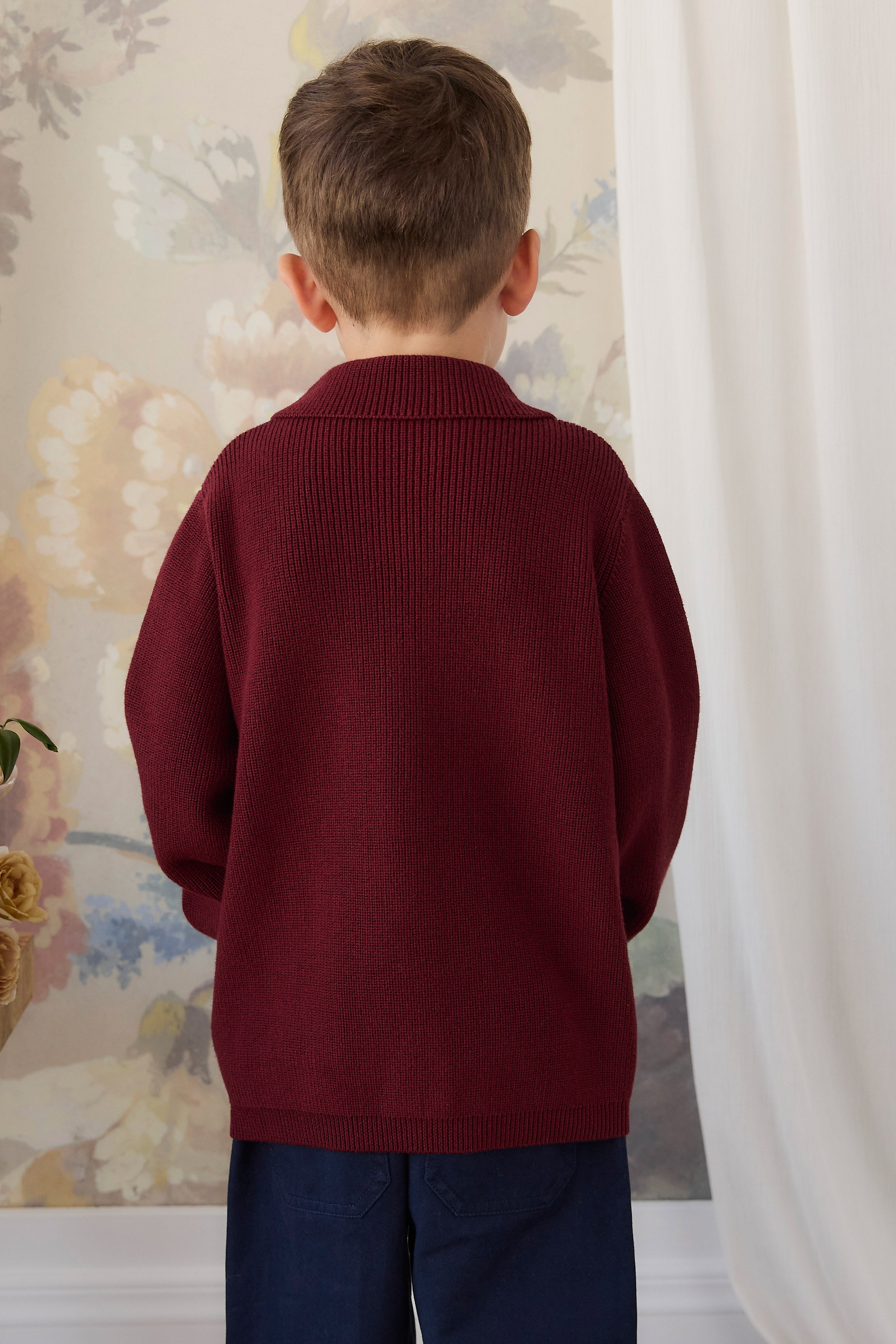Veste en tricot de coton texturé classique, couleur bordeaux, avec boutonnage et poches plaquées pour enfants de 6 mois à 8 ans