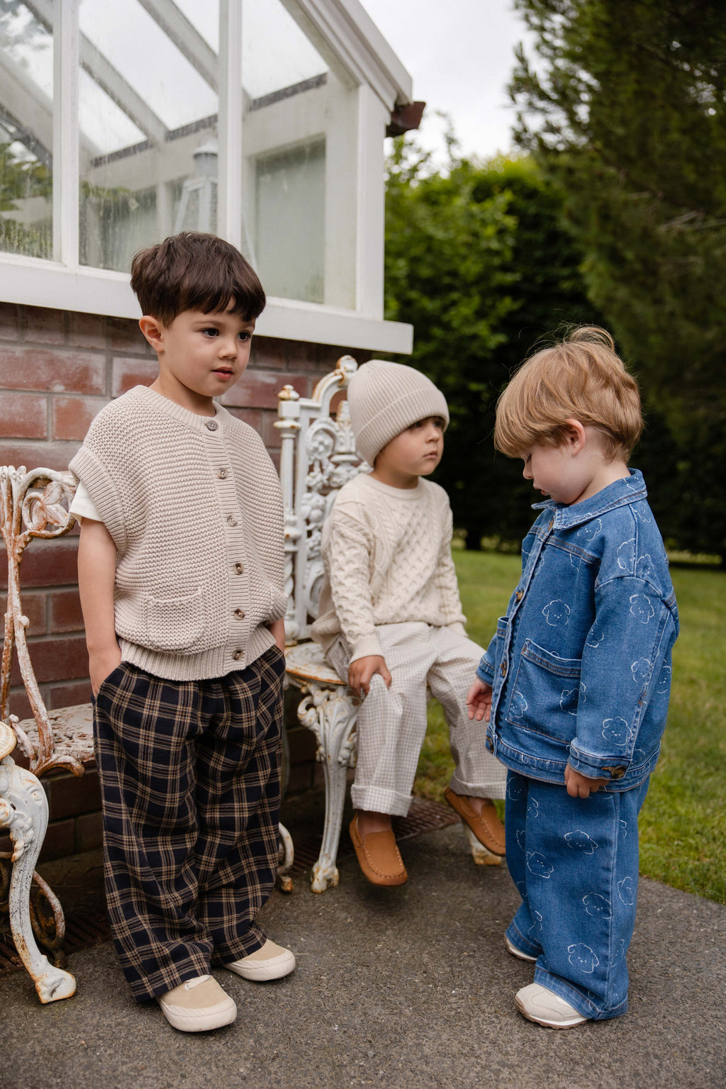 Pantalon en jean décontracté en coton bleu avec motif intégral, taille élastiquée et poches fonctionnelles pour enfants de 6 mois à 8 ans
