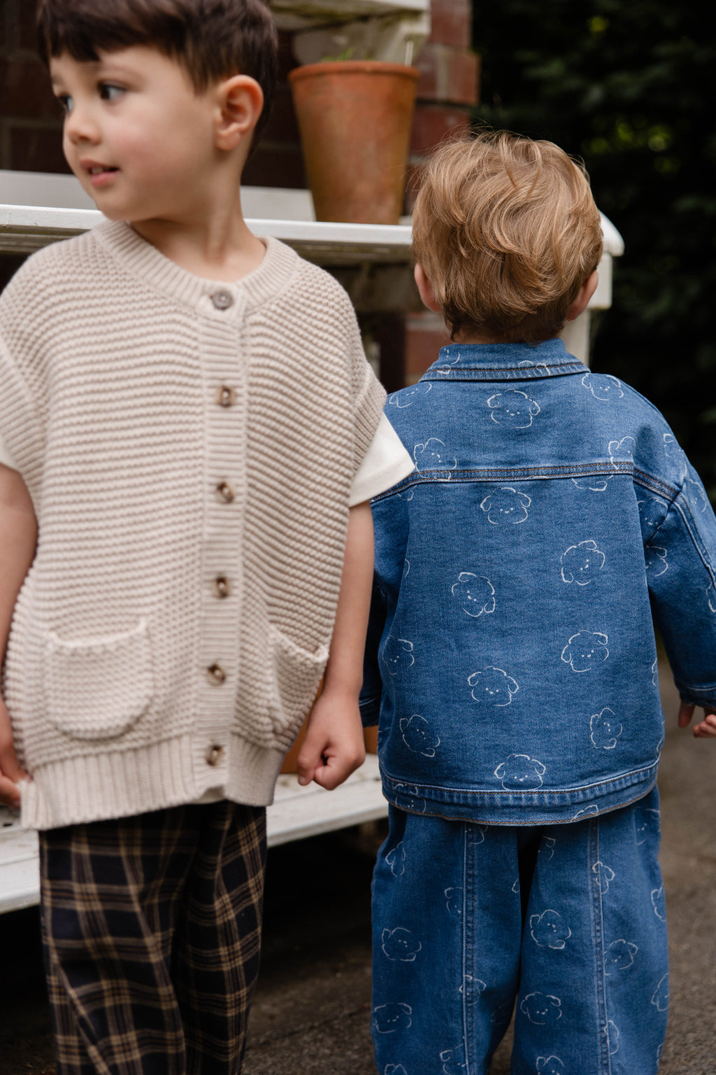 Pantalon en jean décontracté en coton bleu avec motif intégral, taille élastiquée et poches fonctionnelles pour enfants de 6 mois à 8 ans