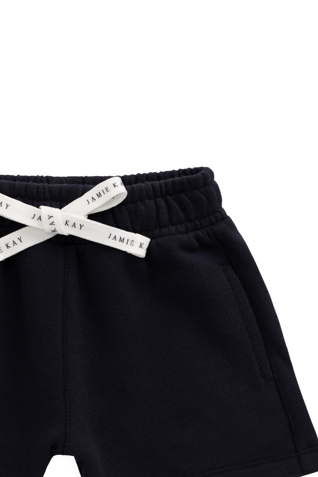 Short ample bleu marine en coton biologique avec taille élastiquée et cordon de serrage avec nœud pour enfants de 6 mois à 8 ans