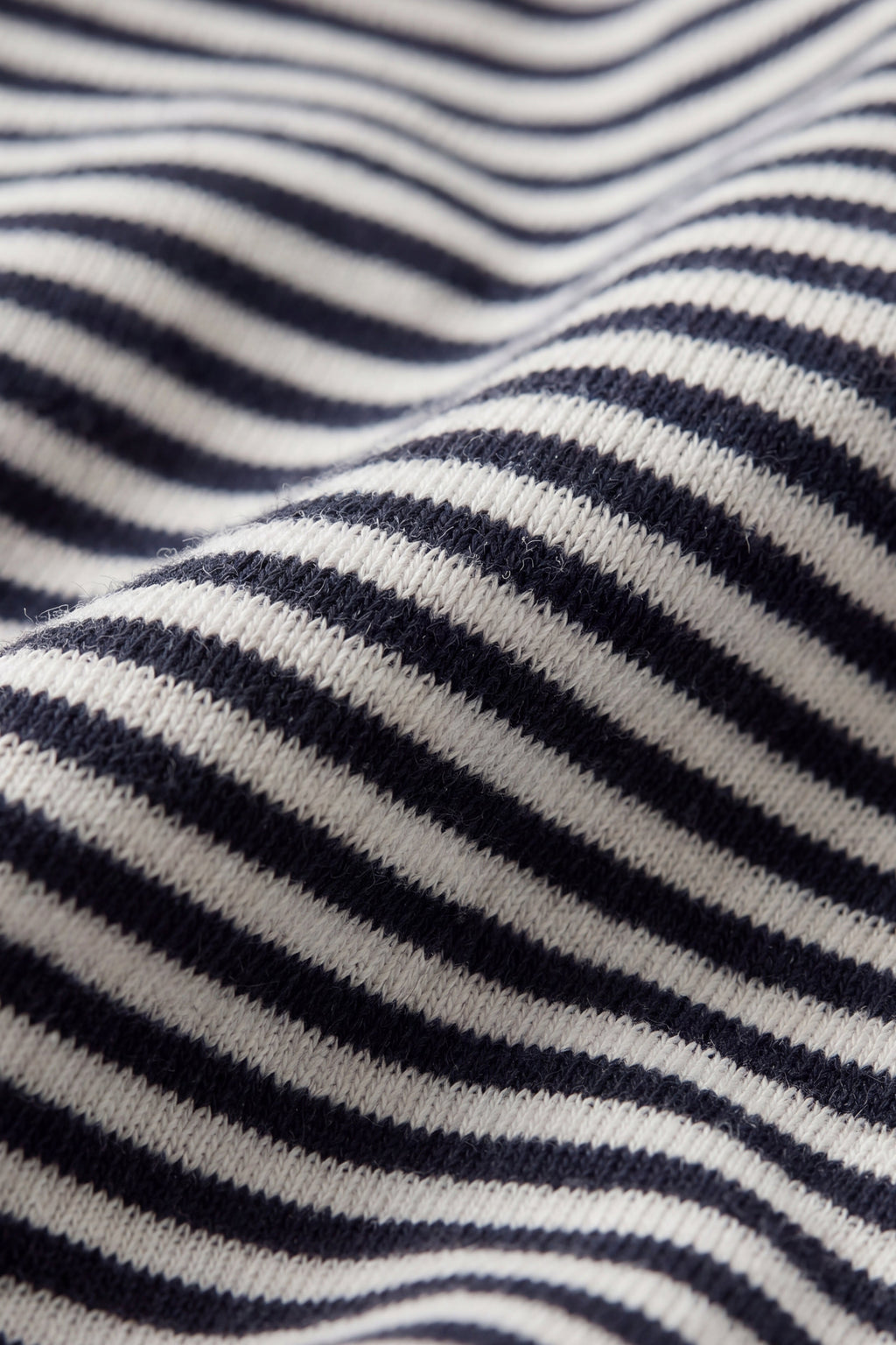 Short décontracté en coton Pima rayé nuage et marine avec taille élastiquée pour bébés et enfants de 0 à 8 ans