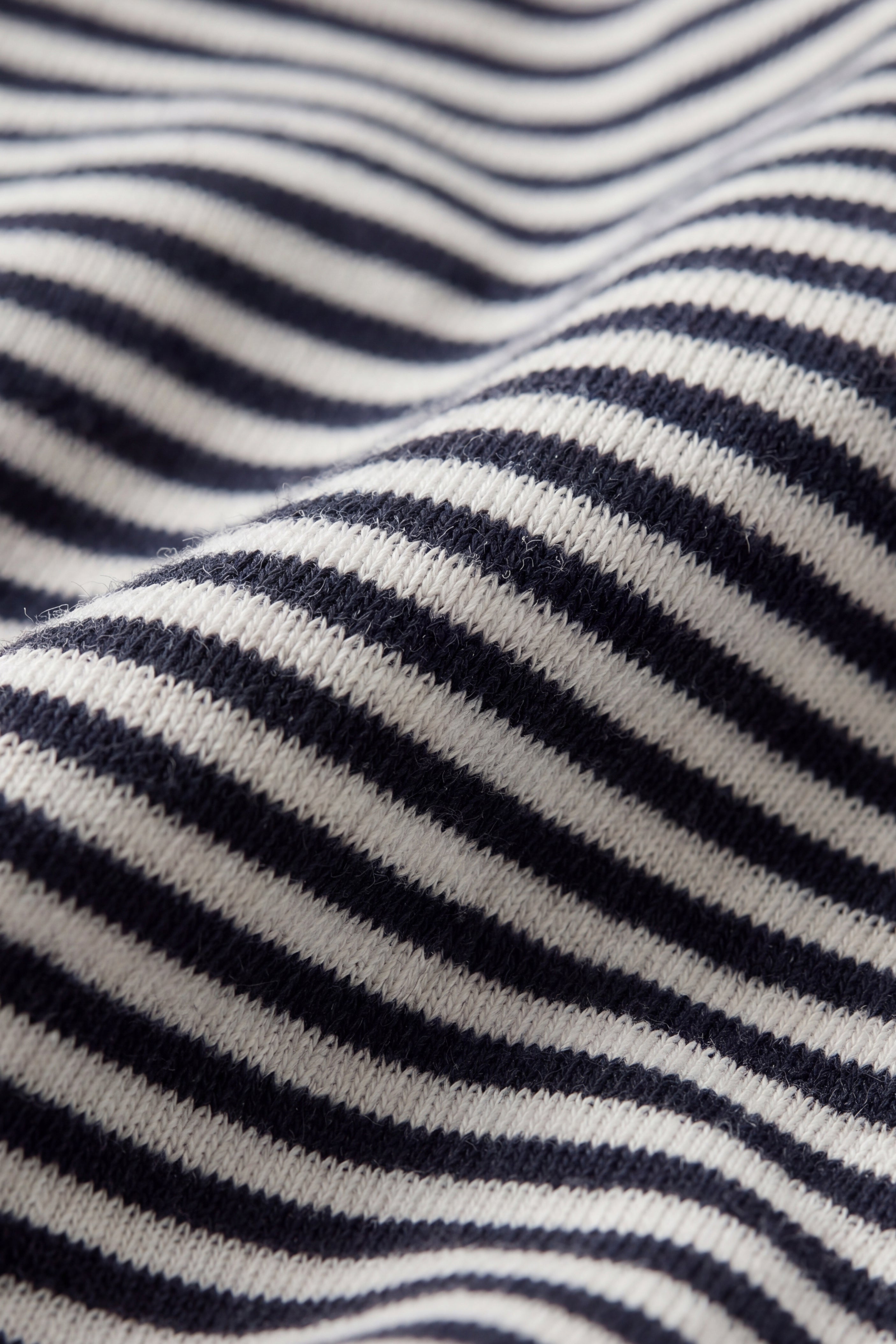 Short décontracté en coton Pima rayé nuage et marine avec taille élastiquée pour bébés et enfants de 0 à 8 ans